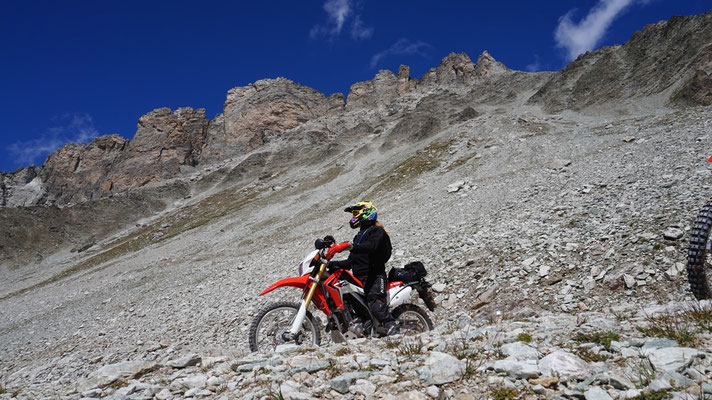 Uta fährt vom Col de Sommeiller