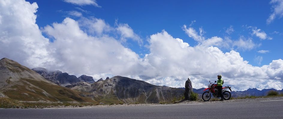 Uta auf der Abfahrt vom Bonette