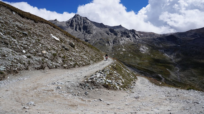 Schöne, rutschige Serpentinen am Col de Sommeiller