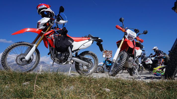 CRF250L am Gipfel (Assietta Kammstrasse)