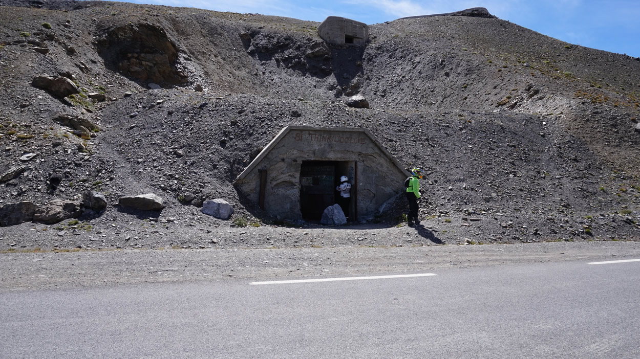 Bunker auf dem Weg zum Gipfel - La Bonette